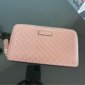 Gucci baby pink wallet